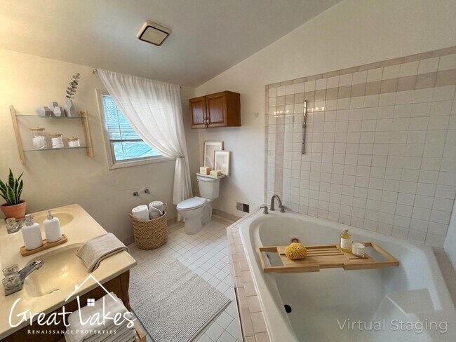 Building Photo - Lovely 3 Bedroom 2 Bathroom now available for rent!