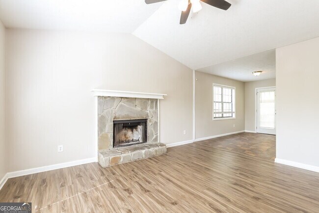 Building Photo - 4272 Falcon Crest Dr