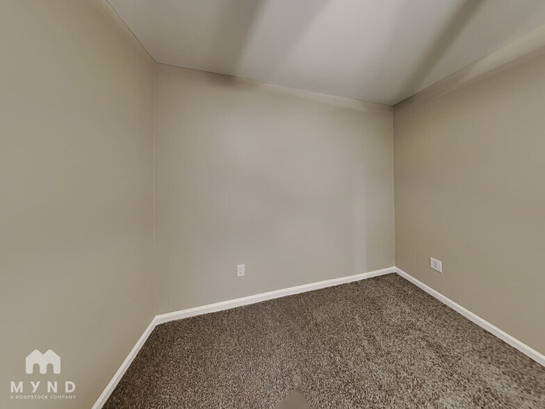 Building Photo - 3385 Reynard Rd