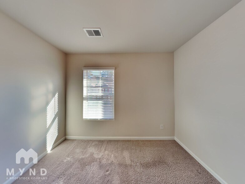 Building Photo - 2820 Saratoga Lake View
