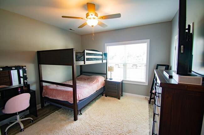 Building Photo - Coming Soon! 3 Bedroom 2.5 Bath - 25 Minutes from Camp Lejeune