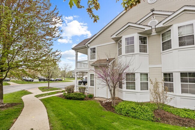 Building Photo - 2305 Aurora Dr