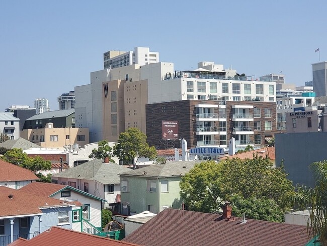 Building Photo - Downtown Loft living in Little Italy