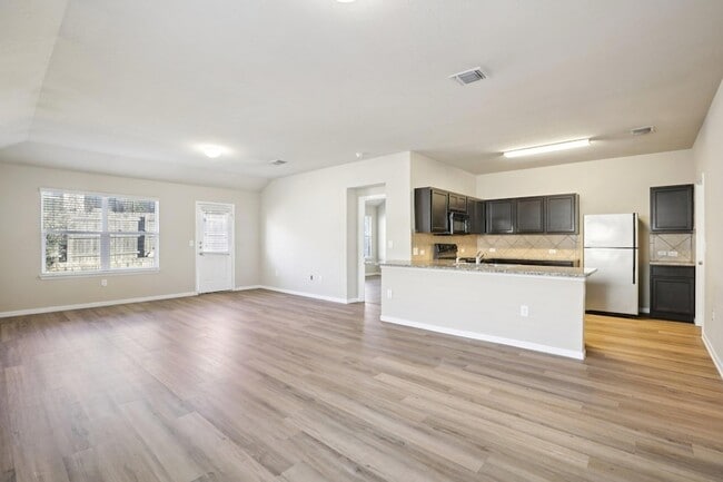 Building Photo - 13205 Henneman Dr