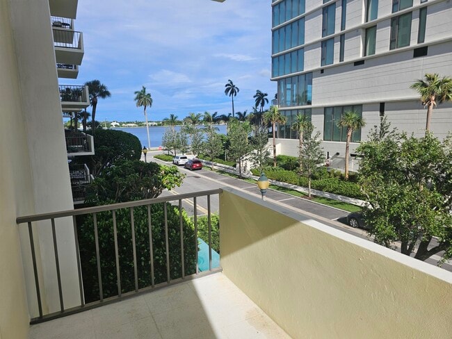 Building Photo - 1501 S Flagler Dr