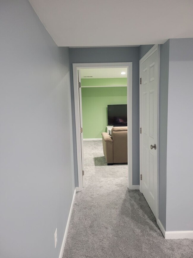 Building Photo - Gorgeous 4,000sqft  5-bed 3.5-bath Home near Chantilly Economic corridor