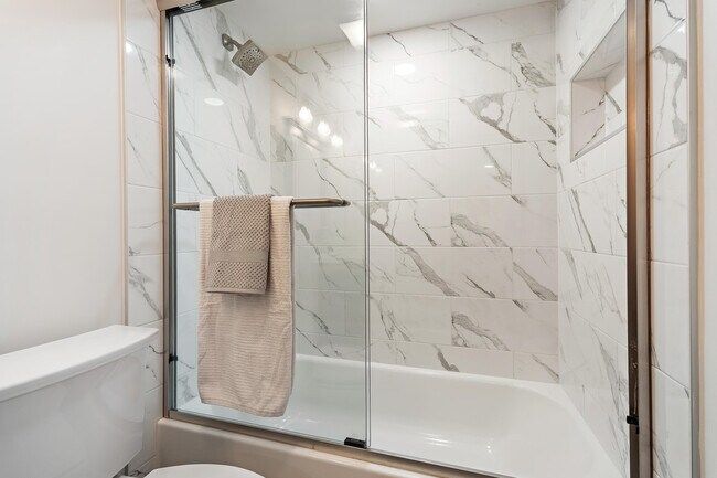 Building Photo - 275 Palm Ave