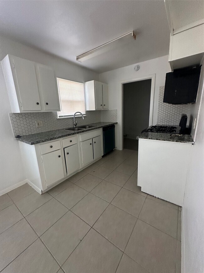 Building Photo - 3826 Botany Ln