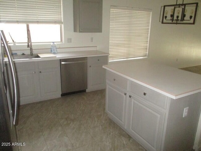 Building Photo - 549 W Villa Maria Dr