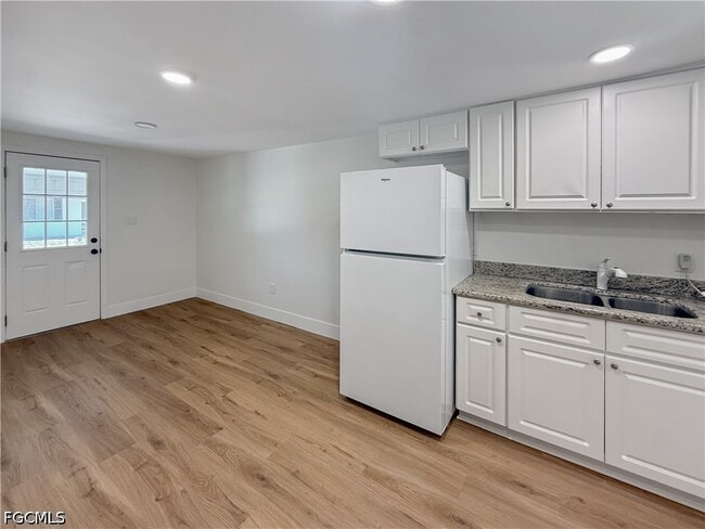 Building Photo - 204 2nd St