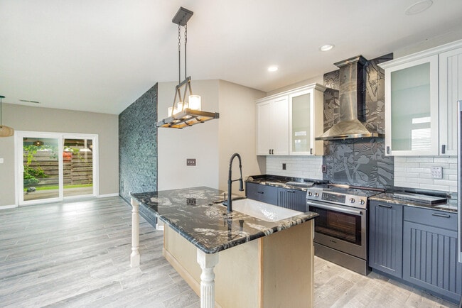 Building Photo - 741 Whispering Brook Trce