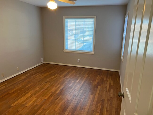 Building Photo - Spacious updated single family home in Wil...