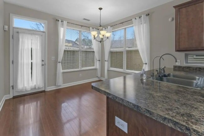 Building Photo - 515 Griffin Cir