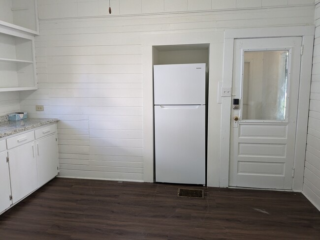 Building Photo - 2915 Winter Lake Rd