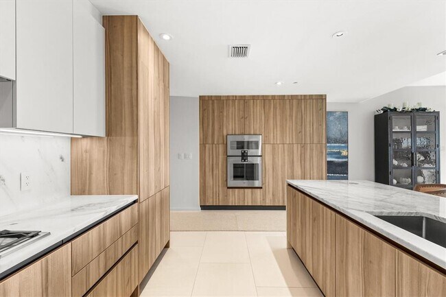 Building Photo - 1020 Sunset Point Rd