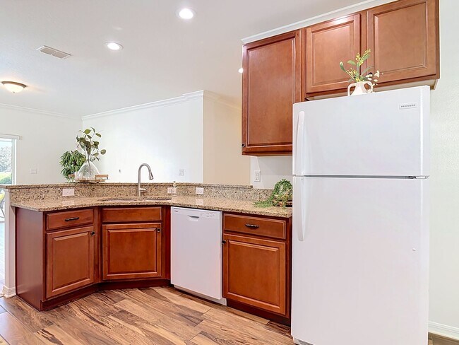 Building Photo - 221 W Fiesta Key Loop