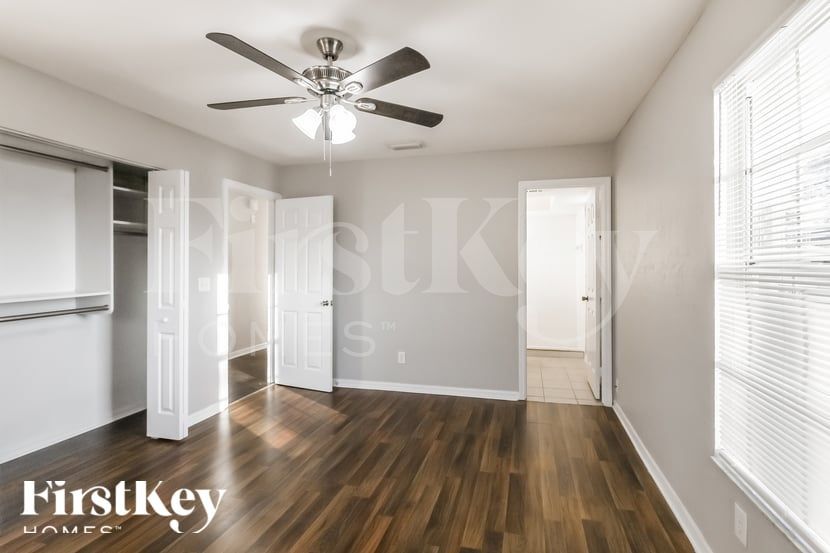 Building Photo - 18525 Sebring Rd