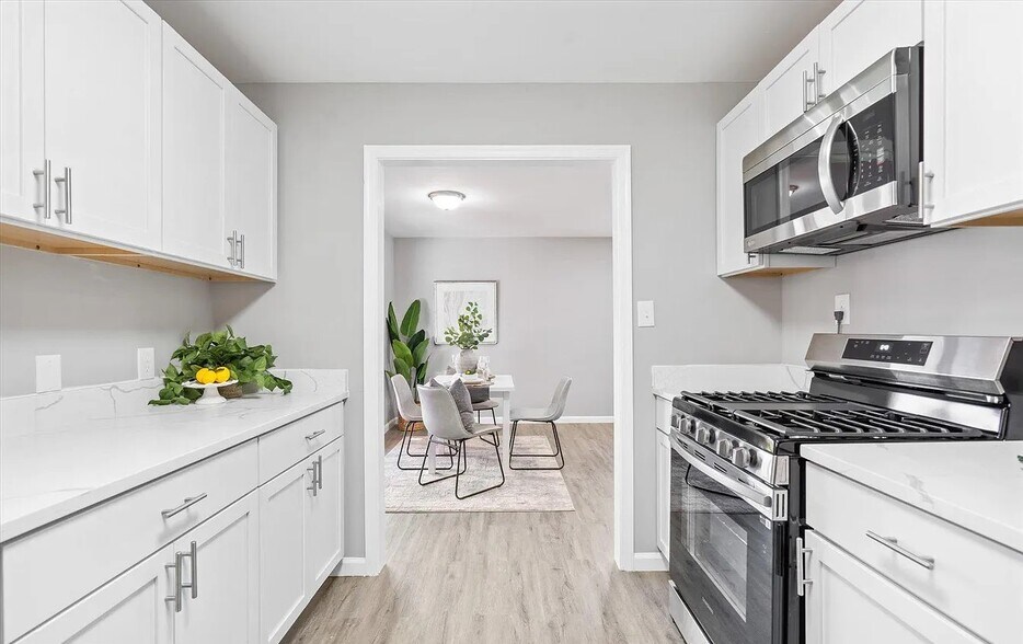 Building Photo - 143 Greenmeadow Dr