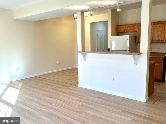 Building Photo - 2037 Powell Dr