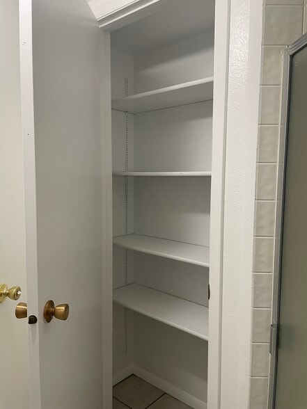 Building Photo - 1044 E Quail Park Dr