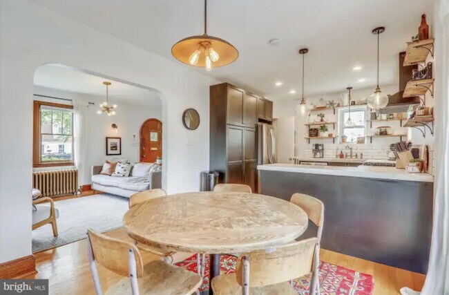 Building Photo - 1123 44th Pl SE