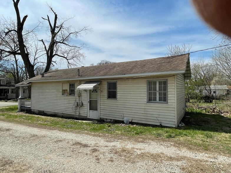 Building Photo - 1764 E Johns Ave