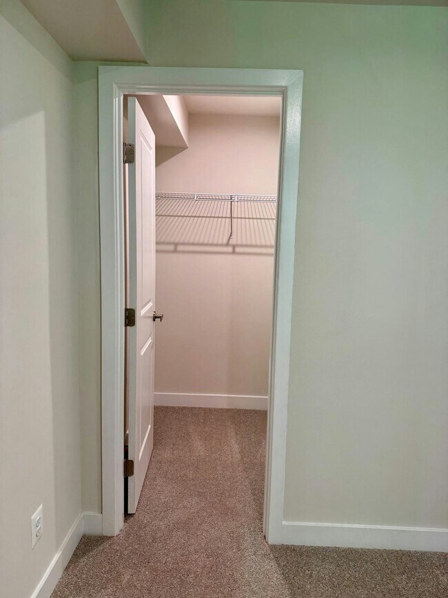 Building Photo - 1859 Bergerac Ct