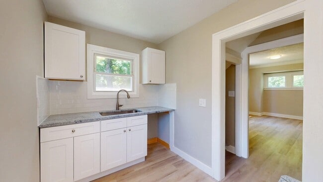 Building Photo - South Euclid Beauty - 3 bedroom Single Fam...
