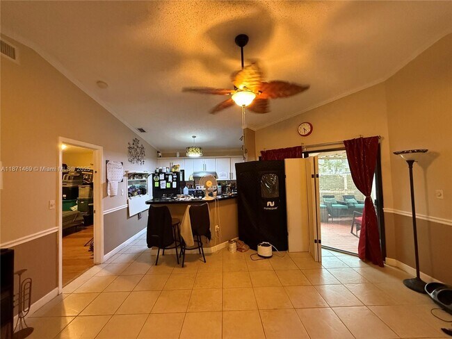 Primary Photo - 2901 San Remo Cir
