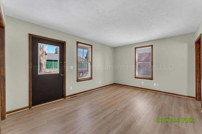 Building Photo - 110 W Elm St