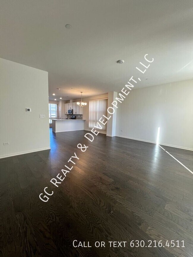 Building Photo - 2217 Parkside Dr