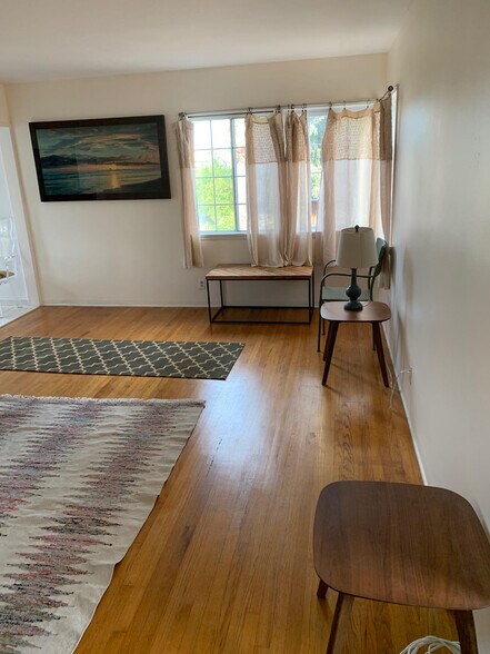 Building Photo - 253 5th Ave