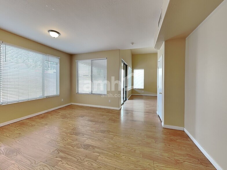 Building Photo - 9216 E Keats Ave