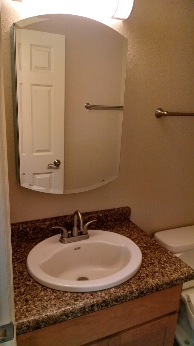 Building Photo - 1027 Riverside Dr