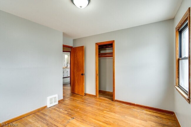 Building Photo - 8514 Deerfield Dr