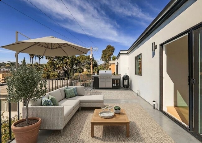 Building Photo - 1237 N Orange Dr