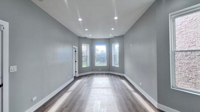 Building Photo - 7339 S Princeton Ave