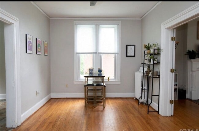 Building Photo - 405ES