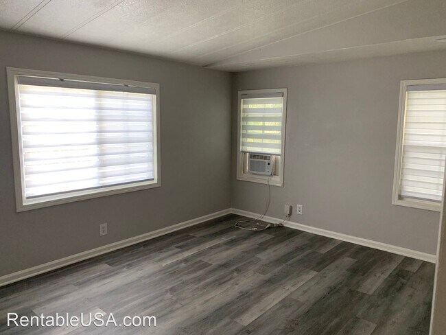 Building Photo - 4 br, 2 bath House - 33731 Gloria Rd