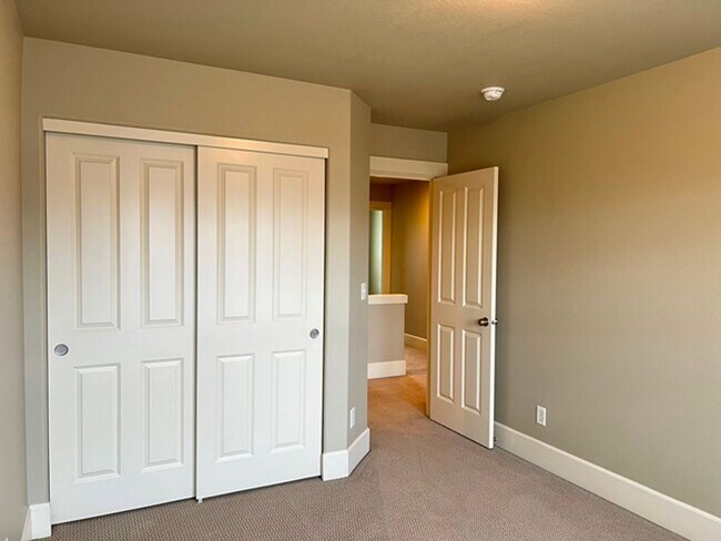 Building Photo - 2710 Eagles Eye Ave NW