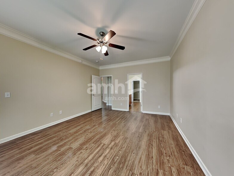 Building Photo - 172 Lakepointe Dr