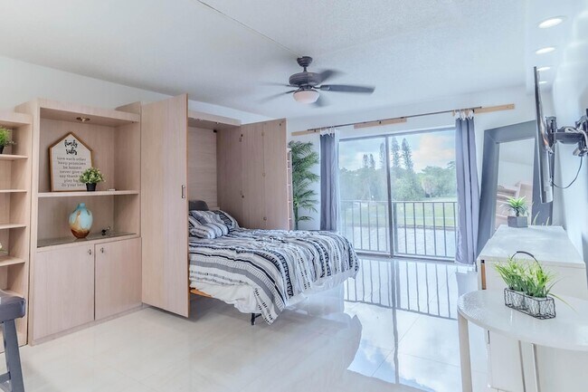 Building Photo - 3760 Inverrary Dr