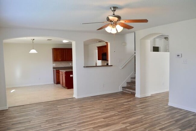 Building Photo - Amazing 4 bed 2 bath 2 story home in Hallie Heights!