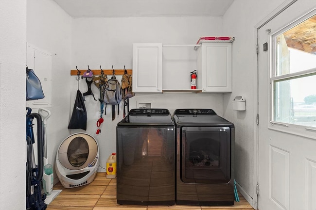 Building Photo - Navajo