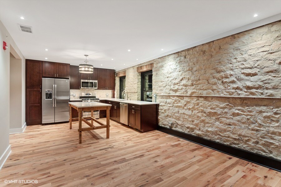 Building Photo - 220 E Illinois St