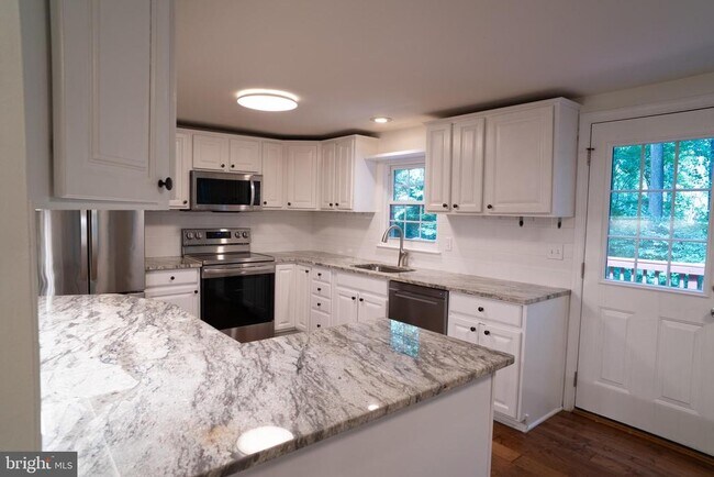 Building Photo - 10100 Walnut Wood Ct