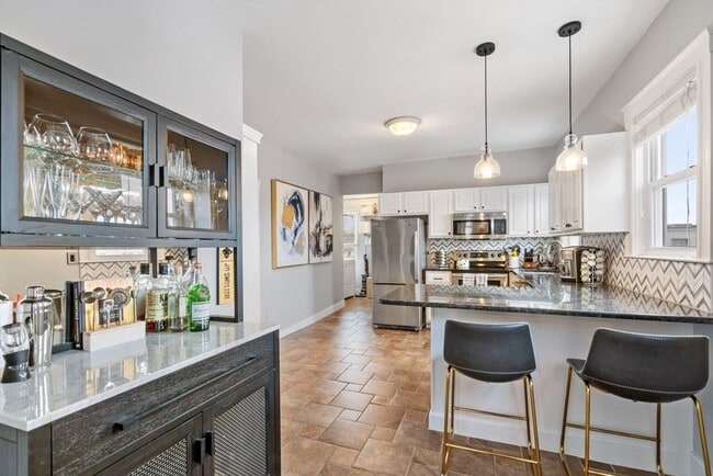 Building Photo - 176 Minot St