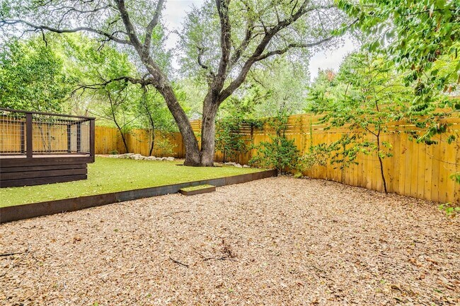 Building Photo - 10803 Sans Souci Pl