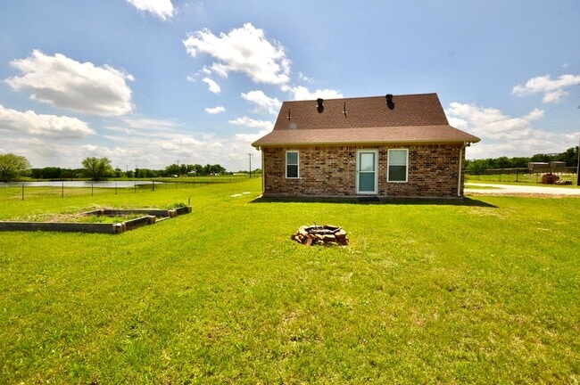Building Photo - FOR LEASE! Enjoy Quiet Country Living in this Cute 2 BR - 1 BA Brick Home on 1 Acre in Millsap ISD.