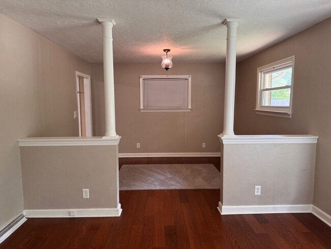 Building Photo - 2 BED, 2 BATH BRICK HOME LOCATED IN ASHEBORO!